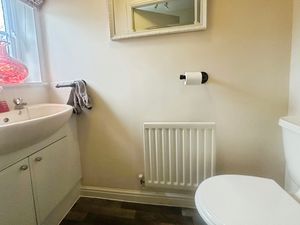 Guest WC- click for photo gallery